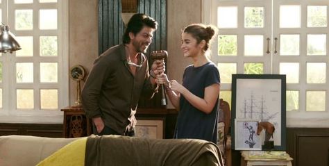 Bollyhungama : "Ye romantic relationships itne irritating kyun hote hai?" iamsrk-aliaa08's https://t.co/UxLNahCpZK) https://t.co/7nXdqmgkmQ Dear Zindagi Movie, Kunal Kapoor, Angad Bedi, Dear Zindagi, Bollywood Memes, Love Breakup, Interesting Conversation, Shah Rukh Khan, Shahrukh Khan