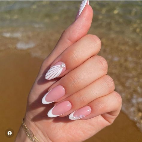 Seashell Nails, French Tip Nail Designs, Sassy Nails, Almond Nails Designs, Pearl Nails, Vacation Nails, Oval Nails, Beach Nails, Chic Nails