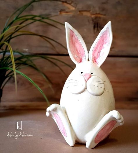 Easter Pottery Ceramics, Pottery Easter Ideas, Ceramic Easter Ideas, Easter Ceramics Ideas, Easter Clay Ideas, Easter Pottery Ideas, Clay Bunnies, Pottery Bunny, Easter Pottery