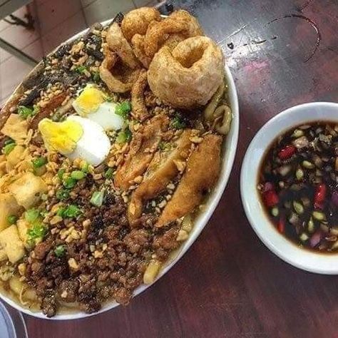 Lomi Batangas, Pinoy Foods, Pinoy Food, Instagram Food, Aesthetic Food, Food Pictures, Noodles, Meat, Chicken