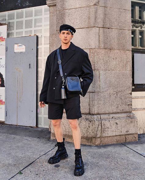 Baret Outfit, Beret Outfit, Dark Boy, Daily Fits, Boots Outfit Men, Mens Smart Casual Outfits, Street Style Outfits Men, Mens Outfit Inspiration, Mens Fashion Streetwear