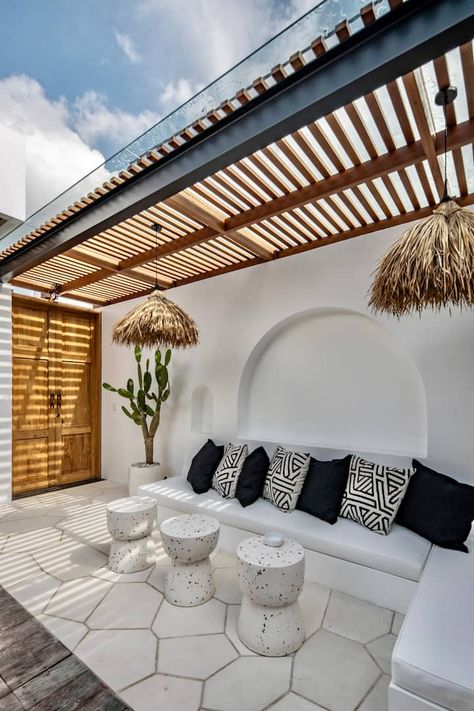 Buttonscarves x Young Villa: Canggu Luxury 2 BR - Houses for Rent in Kuta Utara, Bali, Indonesia - Airbnb Roof Garden Design, Modern Villas, Bali House, Terrace Garden Design, Rooftop Terrace Design, Courtyard Gardens Design, Canggu Bali, Casa Exterior, Patio Interior