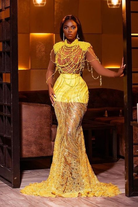 Yakoema Fashion, Latest Asoebi Styles, Nigerian Dress Styles, Nigerian Lace Styles, Queen Dresses, Elegant Outfit Classy, Lace Gown Styles, Dinner Dress Classy, Asoebi Styles