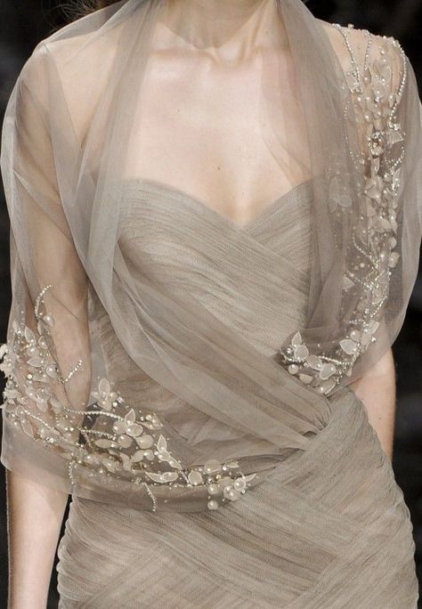 whatwouldkhaleesiwear: What Would Lyanna Wear?delicate, elegant... Detail Couture, Zuhair Murad Haute Couture, Elie Saab Haute Couture, Mode Prints, Elie Saab Spring, Elie Saab Couture, فستان سهرة, Couture Details, Beauty And Fashion