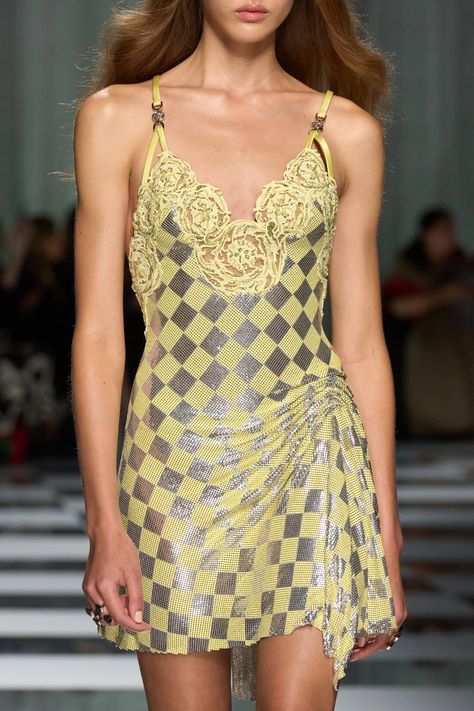 Versace Spring 2024 Ready-to-Wear Fashion Show | Vogue Yellow Two Piece Outfit, Fancy Summer Dress, Girl Wishlist, Celeb Outfits, Versace Runway, Versace Spring, Versace Fashion, Versace Dress, Short Fashion