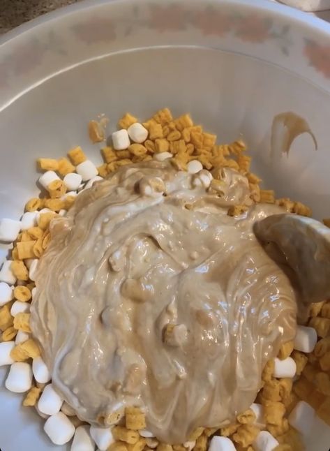 Easy Candy Recipe for Christmas {Cap'n Crunch Candy} < At Home in the Wildwood Captain Crunch Candy Recipe, White Chocolate Captain Crunch Candy, Frito Candy Christmas Treats, Captain Crunch Candy, Captain Crunch Cookies, Captain Crunch Recipes, Captain Crunch Treats, Captain Crunch Cereal, Cap'n Crunch