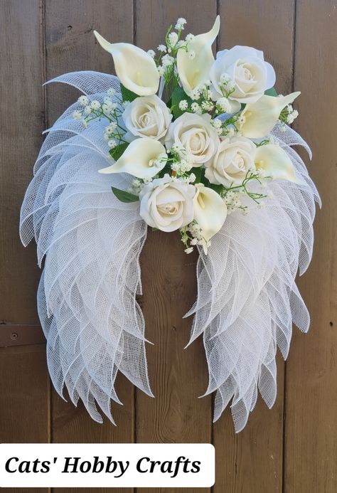 Angel Wings Flower, Angel Wing Crafts, Cross Wreath Diy, Christmas Ribbon Crafts, Diy Angel Wings, Diy Christmas Wreaths Ideas, Holiday Wreaths Diy, Christmas Wreaths Ideas, Easter Wreath Diy