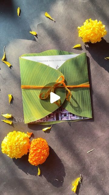 Indian Wedding Cards Ideas, Wedding Cards Indian, Haldi Kumkum Invitation Cards, Banana Leaf Decor Wedding, Marathi Wedding Invitation Card Design, Engagement Invite, Creative Indian Wedding Invitations, Upnayan Invitation Card, Banana Leaf Invitation