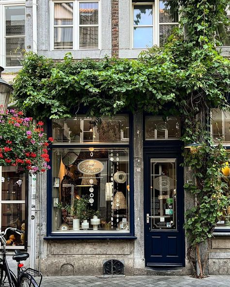 Vintage Coffee Shops, Cafe Exterior, Shop Facade, Storefront Design, Coffee Shop Aesthetic, Shop Buildings, Cute Cafe, English Shop, Shop Fronts