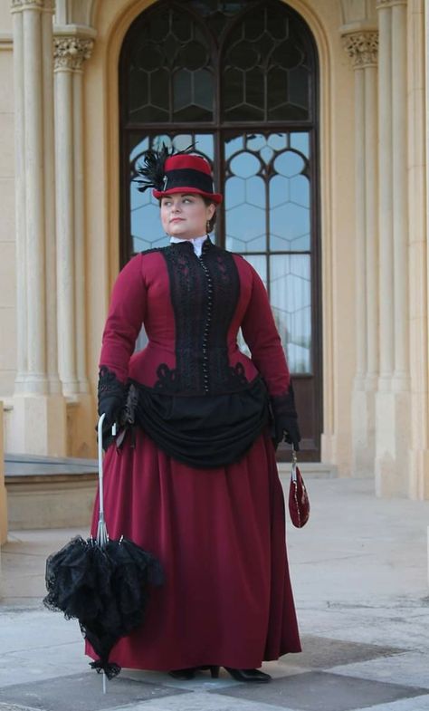 Plus Size Victorian Dress, Plus Size Victorian, Carnaval Costumes, Victorian People, Dress And Gloves, Carnaval Costume, Victorian Dresses, Historic Fashion, Victorian Clothing