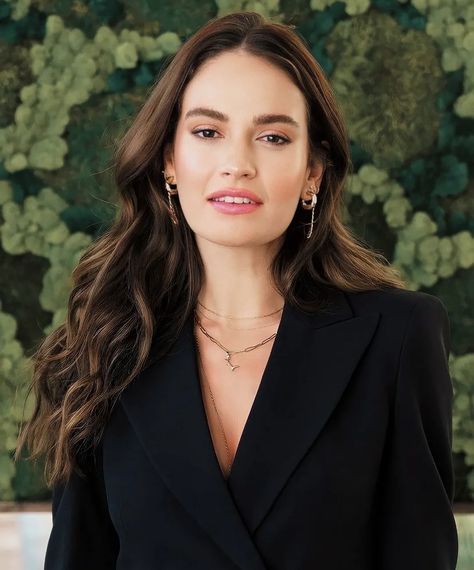 Wedding Guest Hair Brunette, Lily James Dark Hair, Lily Collins Hair, Wedding Gown Trends, Square Face Hairstyles, Guest Hair, Wedding Guest Hairstyles, Lily James, The Interview