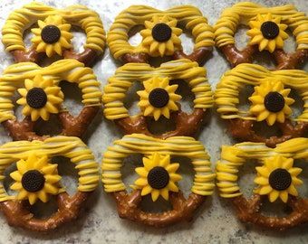 Sunflower Chocolate, Sunflower Birthday Parties, Sweet Treats Party, Sunflower Party, Chocolate Dipped Pretzels, Sunflower Baby Showers, Pretzel Twists, Sunflower Bridal Shower, Bridal Sunflowers