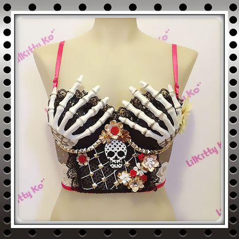 Day of the Dead Bustier dia de los muertos Skeleton by lilkittyko, $145.00 Bling Bra, Skeleton Halloween Costume, Rave Style, Flower Costume, Diy Bra, Rave Costumes, Burlesque Costumes, Rave Bra, Fantasias Halloween