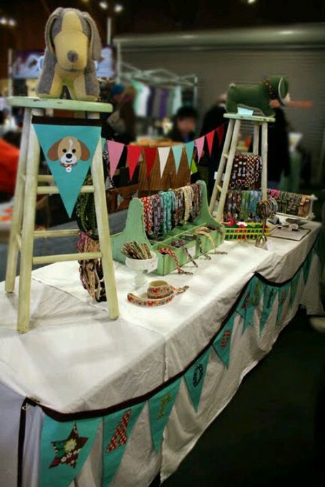 Use stools to anchor rope for dream catchers across top of table Craft Table Display, Craft Fair Booth, Craft Stall Display, Craft Displays, Craft Fair Booth Display, Craft Show Booths, Stall Display, Craft Market Display, Craft Show Booth