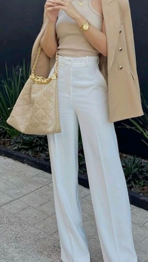 Summer Formal Outfits For Women, Business Chic Outfits Professional Women, White Trousers Outfit Casual, Pantalon Blanco Outfit, Professional Summer Work Outfits, Classy Fashion Style, White Pants Outfit, Luxury Photography, Professional Outfits Women