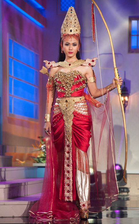 Miss Myanmar from 2014 Miss Universe National Costume Show | E! Online Miss Universe Costumes, Miss Universe National Costume, Miss Nigeria, Miss Universe 2014, Miss Universe 2015, 2015 Outfits, Culture Fashion, Myanmar Traditional Dress, National Costume