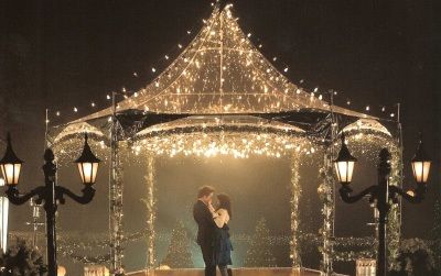 So I know it's Twilight...but this is the prettiest lighted gazebo I've ever seen. Bella Y Edward, Billy Burke, Gazebo Decorations, Twilight Wedding, Gatsby Wedding Theme, Twilight Photos, Edward Bella, Twilight Film, Twilight Series