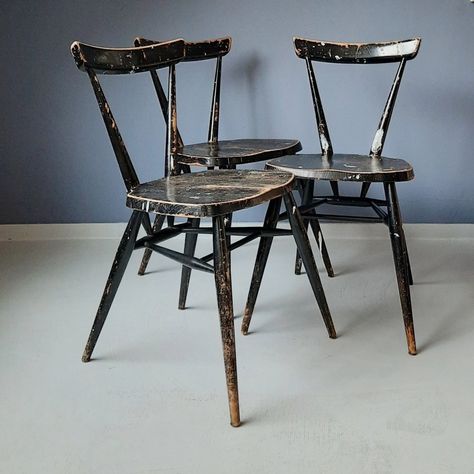 Black Stacking Chair by ERCOL, 1960s | #244763 Ercol Dining Chairs, High Back Armchair, Cow Horns, Windsor Chair, 4 Dining Chairs, Oval Coffee Tables, English Antiques, Stacking Chairs, Daybed Sofa