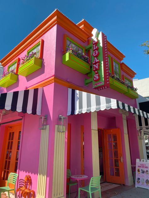 Colorful Cafe, Mexican Restaurant Decor, English Uk, Spa Interior, Salou, Pink Houses, Ice Cream Shop, Beach Bars, Shop Interior Design