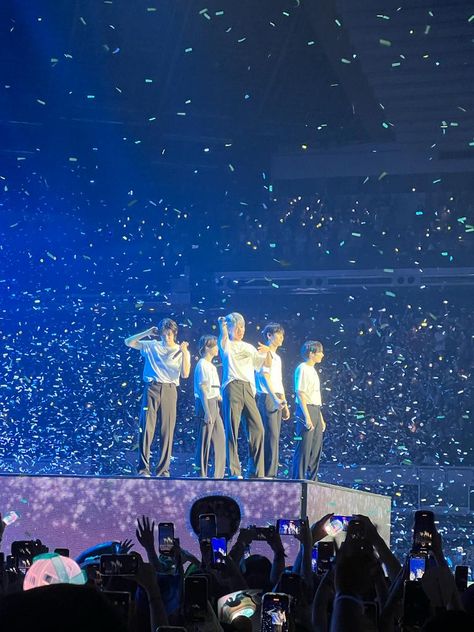 kpop group, TXT, performing at their Sweet Mirage concert in Singapore looking magical as always <3 Txt On Stage, Txt Concert Wallpaper, Txt Concert Photos, Vision Board Concert, Txt Concert Aesthetic, Aesthetic Kpop Concert, Taehyun Wallpaper, Manifestation 2024, Txt Concert