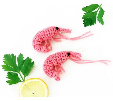 Crochet Shrimp, Shrimp Earrings, Eat Me, Crochet Design Pattern, Crochet Crop Top, Crafty Craft, Amigurumi Free, Earring Patterns, Amigurumi Free Pattern