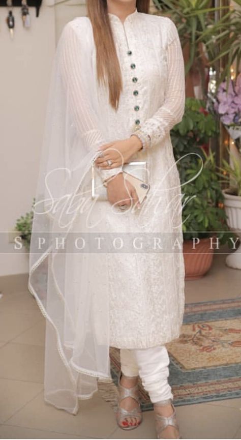 Off White Kurti Designs Party Wear, White Chikankari Suits, Chikankari Suits Design, Neck Designs For Kurta, Baat Pakki, Churidar Designs, Dresses Design, Salwar Designs, Long Kurti Designs