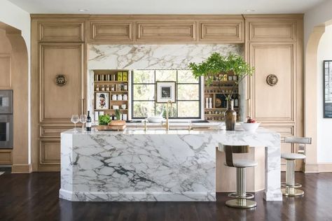 French Modern Muse | McCroskey Interiors Pretty Storage, Kitchens Luxury, Modern Muse, Spice Storage, Ideas Vintage, Custom Kitchen, Marble Countertops, Beautiful Kitchens, Dream Kitchen