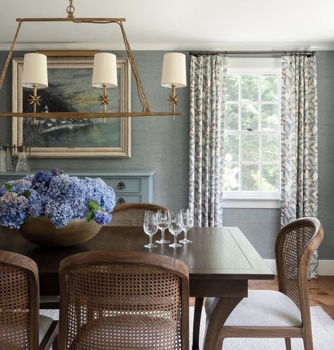 Love these chairs Erin Gates Dining Room, New England Dining Room Ideas, Cozy Kitchen And Dining Room, Natural Light Home Design, Navy Gold Dining Room, Transitional Formal Dining Room, Traditional Southern Dining Room, Antique Dining Room Decor, Southern Dining Room Ideas