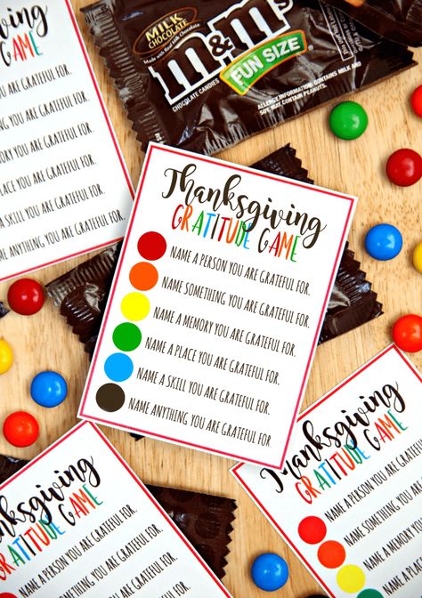 Thanksgiving Gratitude Game - A fun game for the whole family! Things To Do On Thanksgiving, Gratitude Game, Thanksgiving Family Games, Thanksgiving Games For Adults, Thanksgiving Games For Kids, Thanksgiving Classroom, Thanksgiving Gratitude, Diy Thanksgiving, Thanksgiving Diy