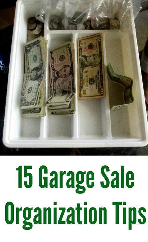 15 Garage sale organization tips and tricks. Yard sale or rummage sale display ideas. Yard Sale Organization Display, Yard Sale Display, Yard Sale Hacks, Yard Sale Organization, Garage Sale Organization, Garage Sale Tips, Organized Garage, Garage Sale Signs, Yard Sale Pricing