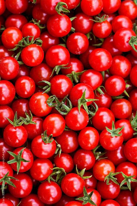 Red Cherry Tomatoes At Farmer's Market by Sara Remington Tomato Wallpaper, Tomato Pics, Tomato Photography, Tomato Background, Tomatoes Photography, Tomato Photo, Cherry Tomato Photography, Cherry Tomatoes Photography, High Fiber Vegetables