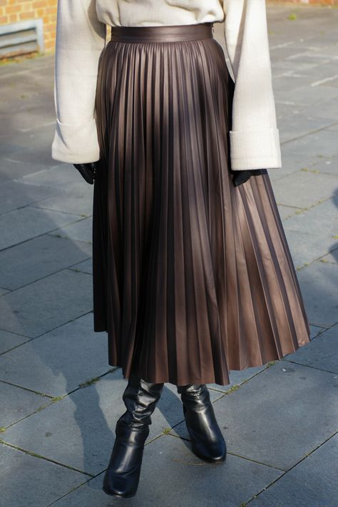 Brown faux leather pleated skirt from Zara #fashionblogger #zara #streetstyle Brown Leather Pleated Skirt, Brown Pleated Midi Skirt Outfit, Brown Leather Pleated Skirt Outfit, Leather Skirt Outfit Hijab, Brown Faux Leather Skirt Outfit, Leather Brown Skirt Outfit, Faux Leather Pleated Skirt Outfit, Brown Pleated Skirt Outfit, Leather Pleated Skirt Outfit