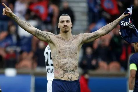 Ibrahimovic Tattoo, Tato Nama, Line Art Tattoos Men, Tattoos Men Leg, Art Tattoos Men, 35 Years Old, Tattoos Men, Zlatan Ibrahimovic, Zlatan Ibrahimović