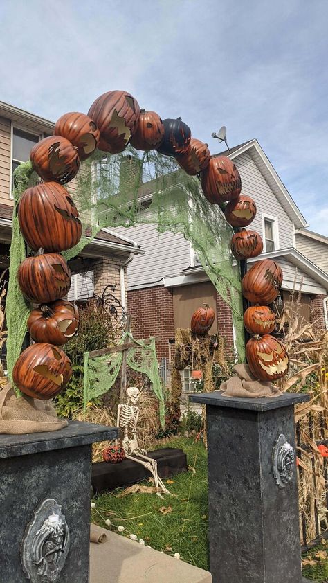 Our Pumpkin Archway Is Finally Finished Pumpkin Archway, Scary Halloween Decorations Outdoor, Halloween Camping, Halloween Decor Diy, Halloween Outside, Creepy Pumpkin, Halloween Props Diy, Halloween Graveyard, Creepy Halloween Decorations