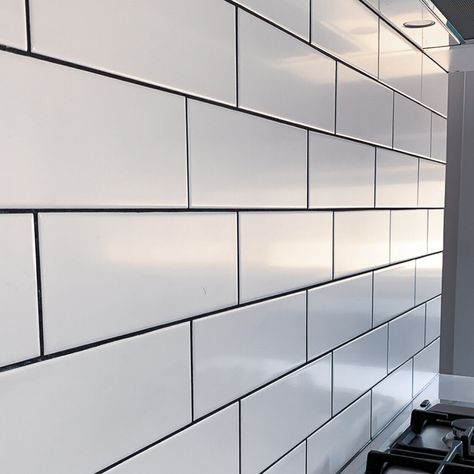 This splashback is simple, but it makes a statement! We've paired 300 x 100 White Matt tiles with black grout in this kitchen. Black Kitchen Splashback Tiles, White Tile Black Grout Kitchen, Tiles With Black Grout, White Tiles Grey Grout, White Tiles Black Grout, Grout Colours, Matt Tiles, Future Interior Design, Kitchen Splashback Tiles