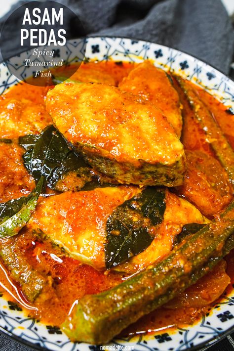 Malaysian Fish Recipes, Mixed Fish Recipes, Singapore Food Recipes, Curry Fish Recipes, Tamarind Fish Curry, Singapore Cuisine, Singaporean Recipes, Singapore Foods, Tamarind Fish