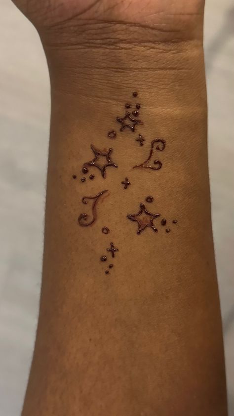 Star Henna Tattoo, Star Henna, Shooting Star Tattoo, Henna Tattoo Hand, Tattoo Henna, Star Tattoo, Star Tattoos, Shooting Star, Henna Design