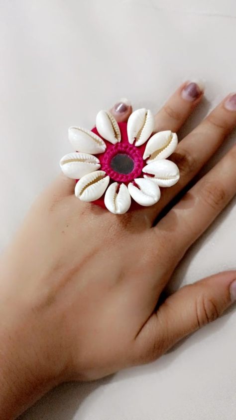 Shell and mirror work fingure ring for upcoming navratri Navratri Rings, Navratri Jewellery, Fabric Paint Diy, Diy Fabric Jewellery, Girlfriend Jewelry, Fabric Jewellery, Hand Rings, Silk Thread Jewelry, Navratri Special