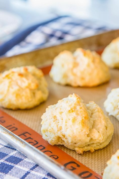 Easy Drop Biscuits, Drop Biscuits Recipe, Biscuit Bread, Biscuit Rolls, Drop Biscuits, Biscuits Recipe, Homemade Biscuits, Quick Breads, Breadsticks