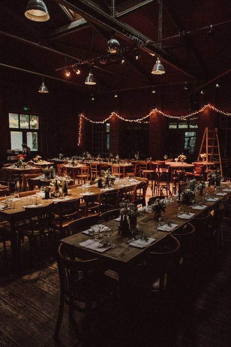 This cozy cafe was the perf place to host a moody jazz club-inspired reception | Image by Soul Season Photography Jazzy Wedding Theme, Jazz Age Wedding, Gilded Wedding, Pretty Wedding Centerpieces, Inexpensive Wedding Centerpieces, Jazz Wedding, 1920 Wedding, Season Photography, Creative Wedding Centerpieces