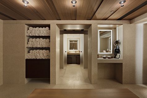 Changing room Pool Changing Room Ideas, Locker Room Bathroom, Pool Changing Room, Wellbeing Centre, Royal Bathroom, Locker Designs, Cafe Royal, Spa Interior Design, David Chipperfield