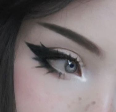 Maquillage Goth, Goth Eye Makeup, Maquillage Yeux Cut Crease, Cute Eye Makeup, Doll Eye Makeup, Graphic Makeup, Swag Makeup, Emo Makeup, Makijaż Smokey Eye