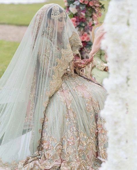 AsianAdornments🤍 on Instagram: “Nikkah Bride 💎🌸 Credit: @faksaboutlife ✨” Pakistani Nikkah Bride, Pakistani Wedding Dance, Nikkah Bride, Nikah Outfit, Nikah Dress, Bridal Hijab, Desi Wedding Dresses, Desi Wedding Decor, Bridal Dresses Pakistan