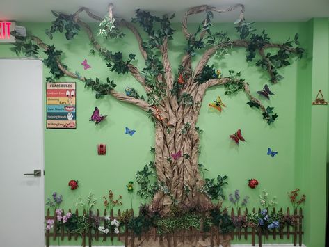 Paper Wall Tree, Diy Tree On Wall, Bulletin Board Tree Ideas, 3d Tree On Wall Classroom, Childrens Ministry Christmas, Classroom Tree, Bulletin Board Tree, 3d Tree, Classroom Wall Decor