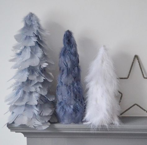 Diy Feather Christmas Tree, Christmas Tree Feathers, Trees Craft, Glam Ideas, Diy Bling, Christmas Cones, Glam Christmas, Personalised Christmas Baubles, Cone Christmas Trees