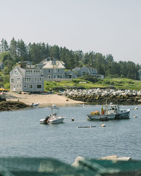 Morning views on Monhegan Island ☀️ There's nothing better!   📸: Megan Clouse  #themainemag #mainetravelcollective #mainephotography #visitmaine #vacationland #travelmidcoast #mainecoastline #exploremaine #explorenewengland #coastaltour #harbortour #lighthouse #lighthousetour #sealwatch #hardyboat #hardyboatcruises #monhegan #monheganisland #monheganislandmaine #shoplocalmaine #mainesmallbusiness #fortheloveofmaine #mainethewaylifeshouldbe Monhegan Island Maine, Maine Coastline, Monhegan Island, Maine Photography, Visit Maine, Maine Travel, Outdoor House, Morning View, Lighthouse