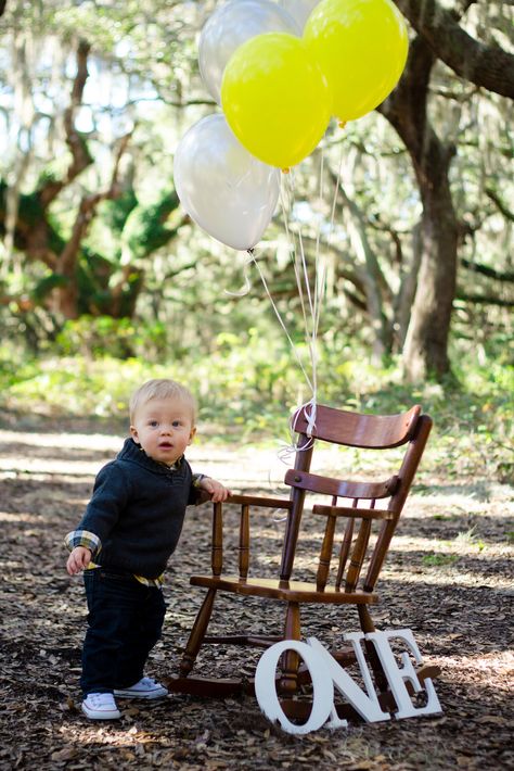 Toddler Rocking Chair, Birthday Chair, Chair Photography, One Year Pictures, Baby Rocking Chair, First Birthday Pictures, One Year Birthday, First Year Photos, Toddler Photos