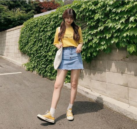 Denim Skirt And Sneakers Outfit, Outfit With Yellow, Converse With Dress, Yellow Converse, Rok Mini, Skirt Collection, Bright Outfits, Korean Fashion Summer, Yellow Sneakers