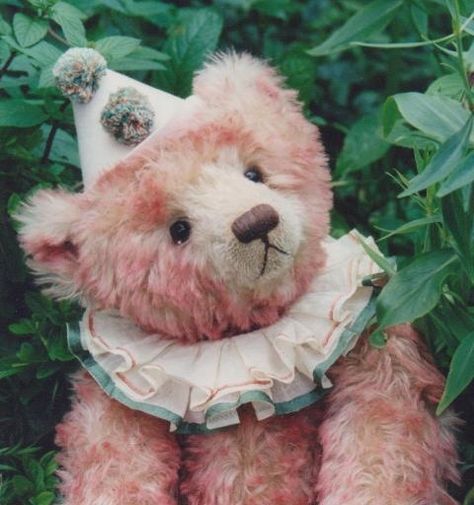 Clown bear ±20" by Jane Humme Humble Crumble, Clown Bear, Pink Clown, Christmas Teddy Bear, Clowning Around, Handmade Teddy Bears, Silly Animals, Cute Teddy Bears, Cute Stuffed Animals