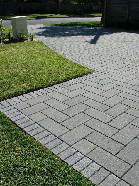 Front Yard Walkway, Garden Ideas Driveway, Outdoor Pavers, Driveway Ideas, Paver Designs, Walkway Landscaping, Paving Design, Patio Pavers Design, Driveway Paving